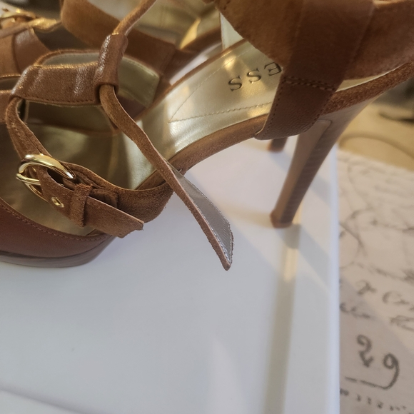 Guess Tan Strappy Heels with Gold Accents BRAND NEW NEVER WORN - Picture 4 of 5